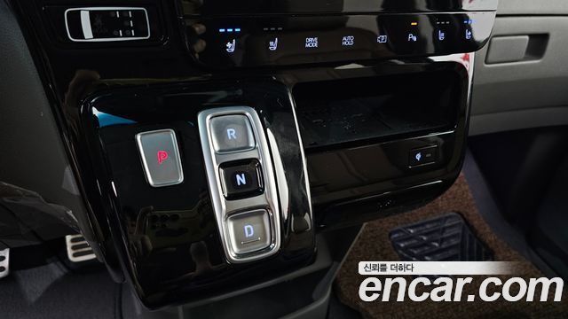 Hyundai Staria 2025 — photo 12