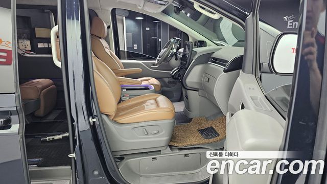 Hyundai Staria 2025 — photo 17
