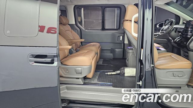 Hyundai Staria 2025 — photo 18