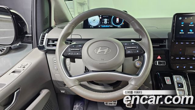 Hyundai Staria 2025 — photo 19