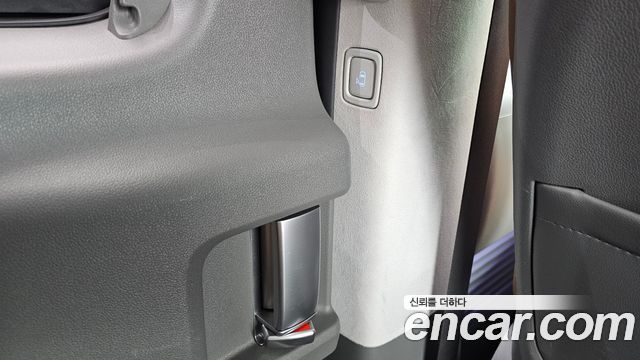 Hyundai Staria 2025 — photo 28