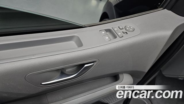Hyundai Staria 2025 — photo 30