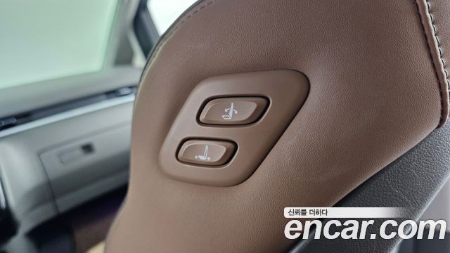 Hyundai Staria 2025 — photo 31