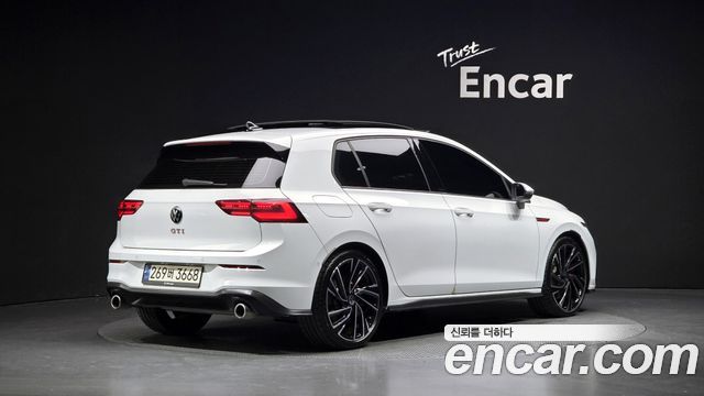 Volkswagen Golf 2023 — photo 2