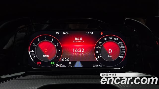 Volkswagen Golf 2023 — photo 11