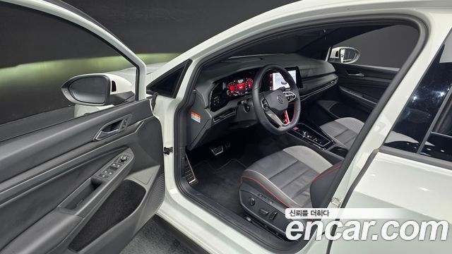 Volkswagen Golf 2023 — photo 17