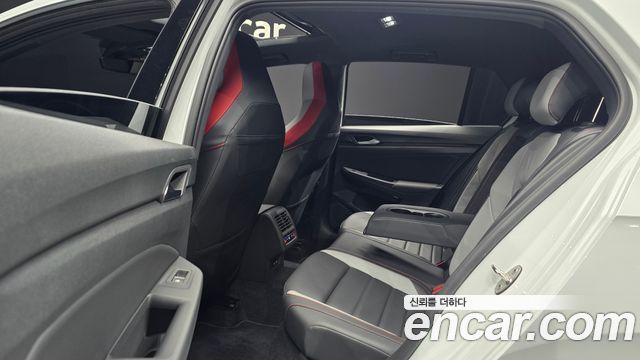 Volkswagen Golf 2023 — photo 18