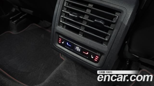 Volkswagen Golf 2023 — photo 26
