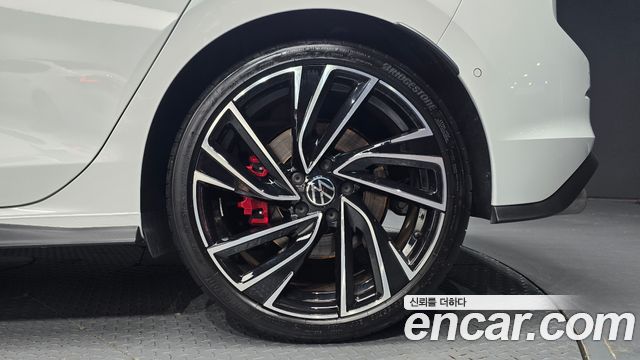 Volkswagen Golf 2023 — photo 7