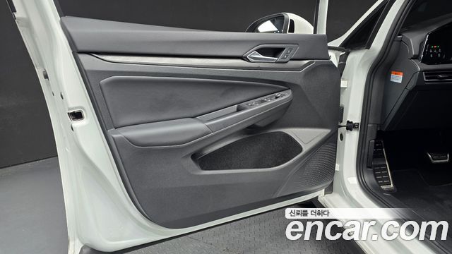 Volkswagen Golf 2023 — photo 14