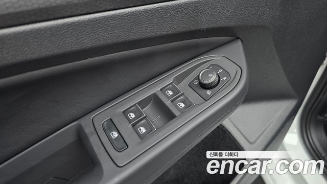 Volkswagen Golf 2023 — photo 30