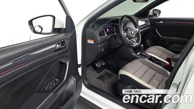 Volkswagen T-Roc 2021 — photo 13