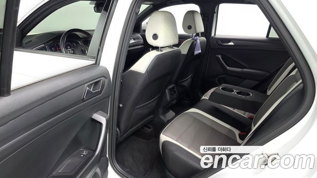 Volkswagen T-Roc 2021 — photo 17