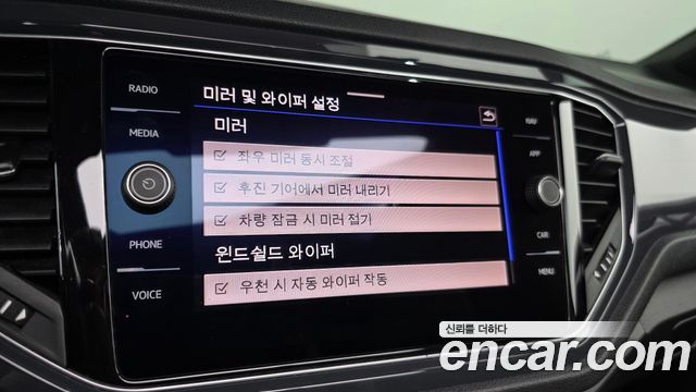 Volkswagen T-Roc 2021 — photo 23