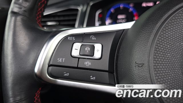 Volkswagen T-Roc 2021 — photo 24