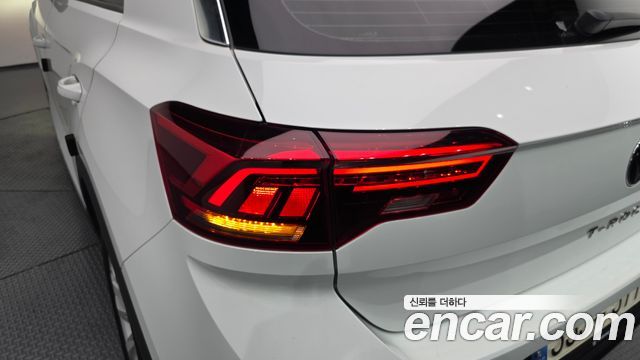 Volkswagen T-Roc 2021 — photo 9