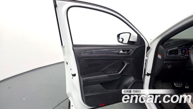 Volkswagen T-Roc 2021 — photo 14
