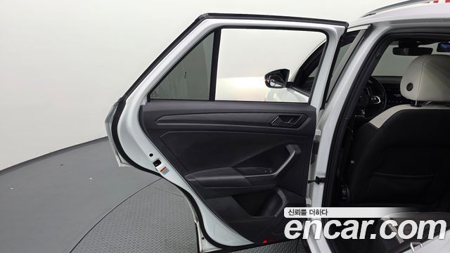 Volkswagen T-Roc 2021 — photo 15