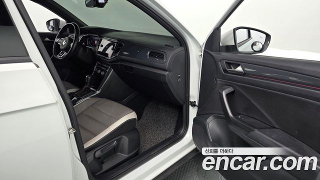 Volkswagen T-Roc 2021 — photo 16