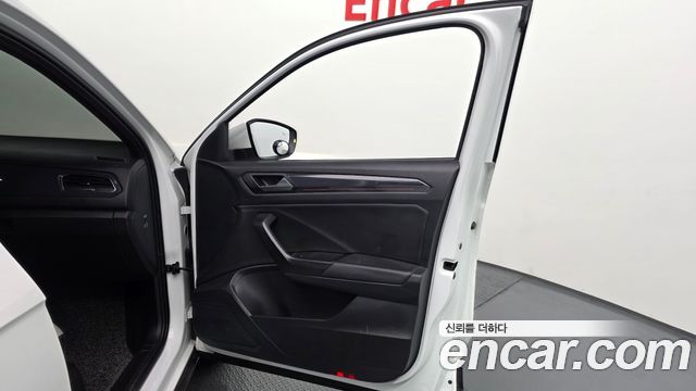 Volkswagen T-Roc 2021 — photo 29