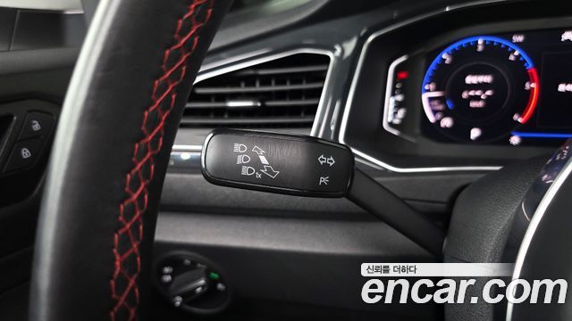 Volkswagen T-Roc 2021 — photo 35