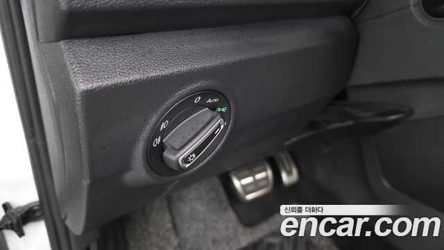 Volkswagen T-Roc 2021 — photo 38