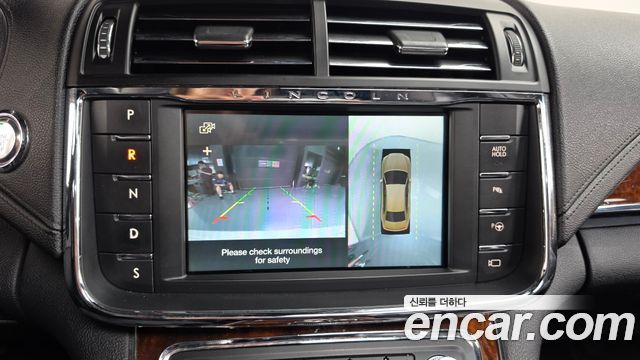 Lincoln Continental 2017 — photo 15