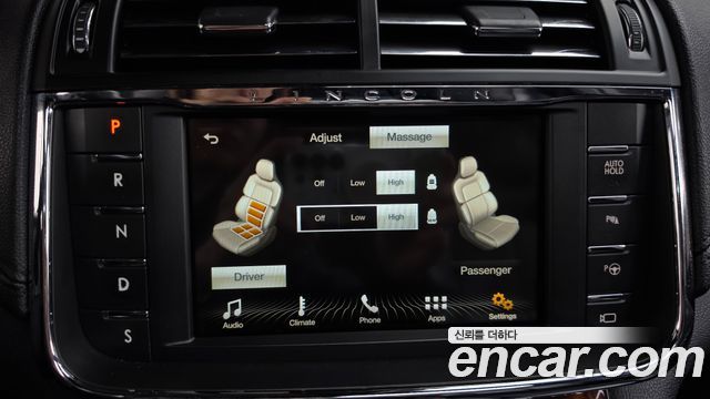 Lincoln Continental 2017 — photo 16