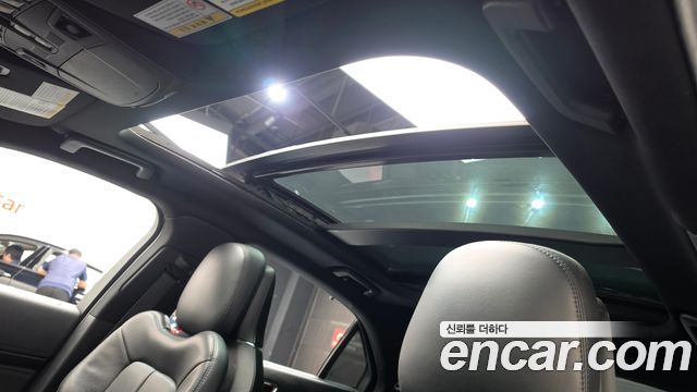 Lincoln Continental 2017 — photo 19