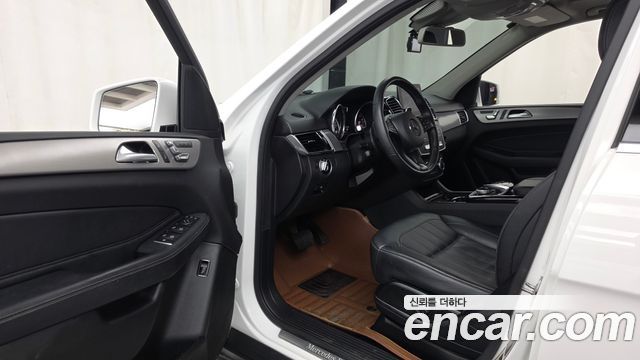 Mercedes-Benz GLE-Class 2018 — photo 13