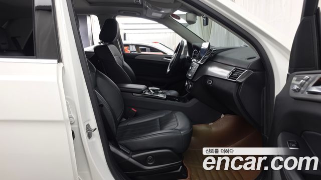 Mercedes-Benz GLE-Class 2018 — photo 17