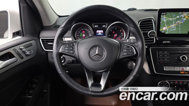 Mercedes-Benz GLE-Class 2018 — photo 19