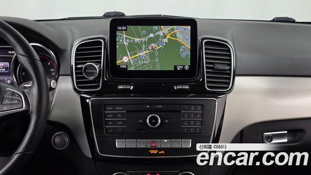 Mercedes-Benz GLE-Class 2018 — photo 20