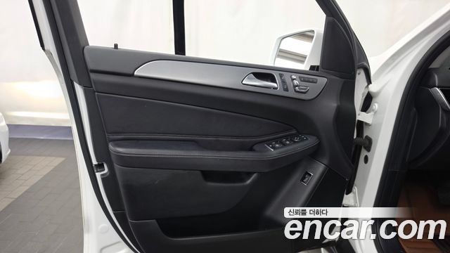 Mercedes-Benz GLE-Class 2018 — photo 14