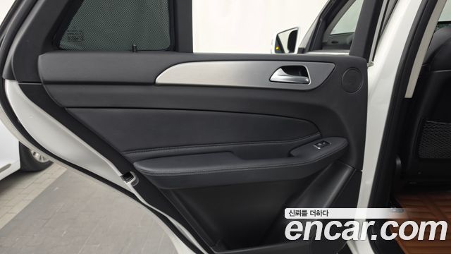 Mercedes-Benz GLE-Class 2018 — photo 15