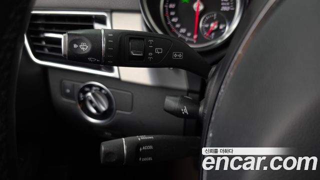 Mercedes-Benz GLE-Class 2018 — photo 29