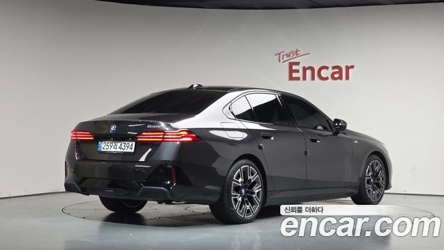 BMW 5-Series 2025 — photo 2