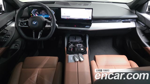 BMW 5-Series 2025 — photo 10