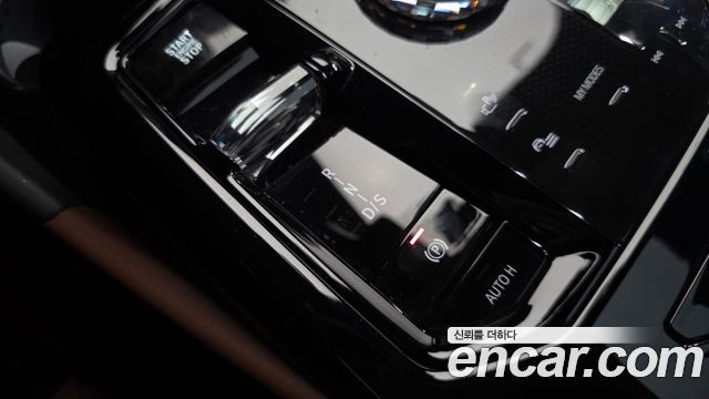 BMW 5-Series 2025 — photo 12