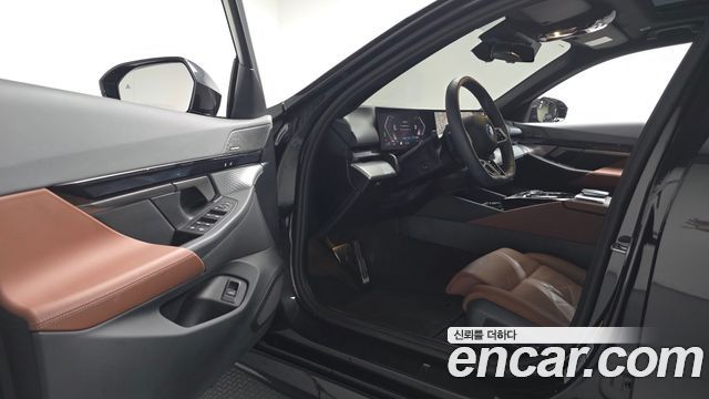 BMW 5-Series 2025 — photo 13