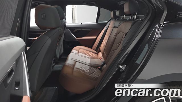BMW 5-Series 2025 — photo 18