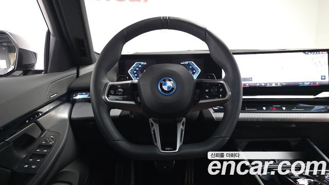 BMW 5-Series 2025 — photo 19