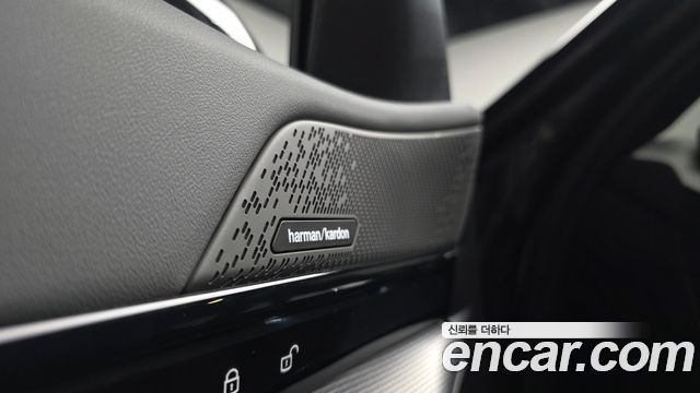 BMW 5-Series 2025 — photo 23