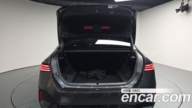 BMW 5-Series 2025 — photo 26