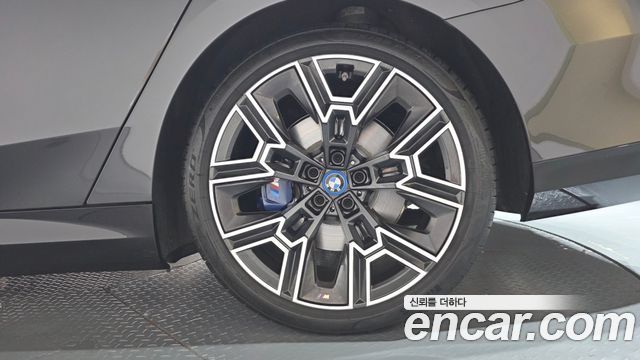 BMW 5-Series 2025 — photo 7