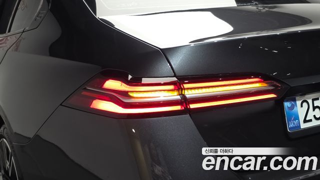 BMW 5-Series 2025 — photo 9