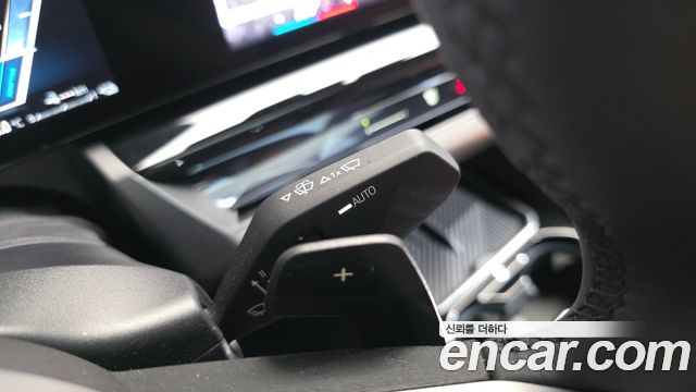 BMW 5-Series 2025 — photo 30