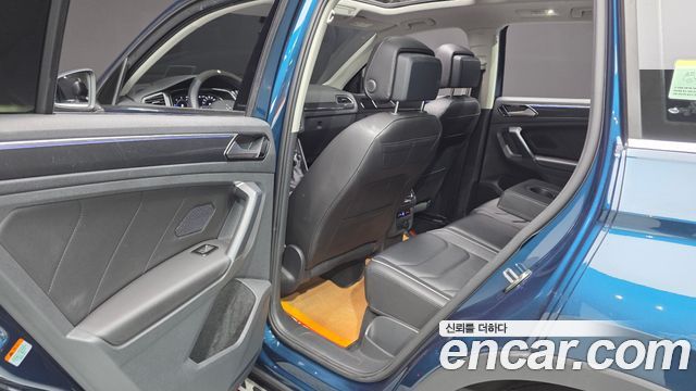 Volkswagen Tiguan 2022 — photo 11
