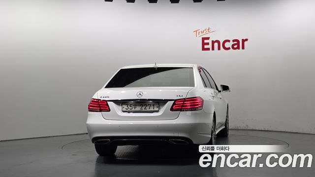 Mercedes-Benz E-Class 2015 — photo 4