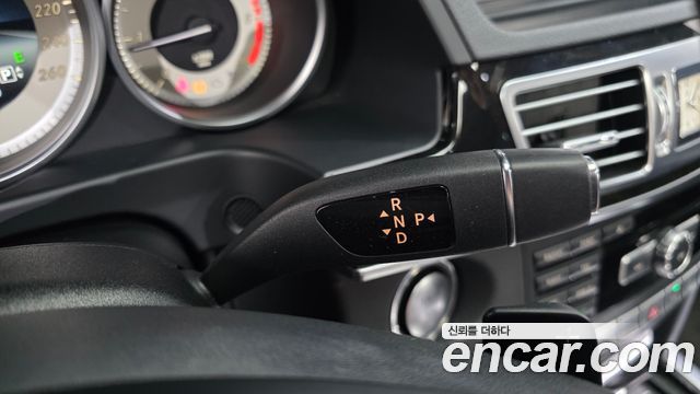 Mercedes-Benz E-Class 2015 — photo 9